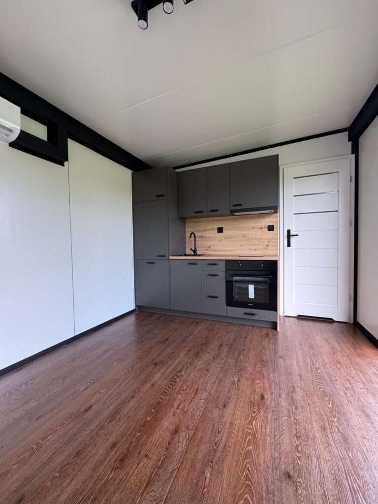 Moduł biurowy / mieszkalny 8 × 3,20 m Brown floor